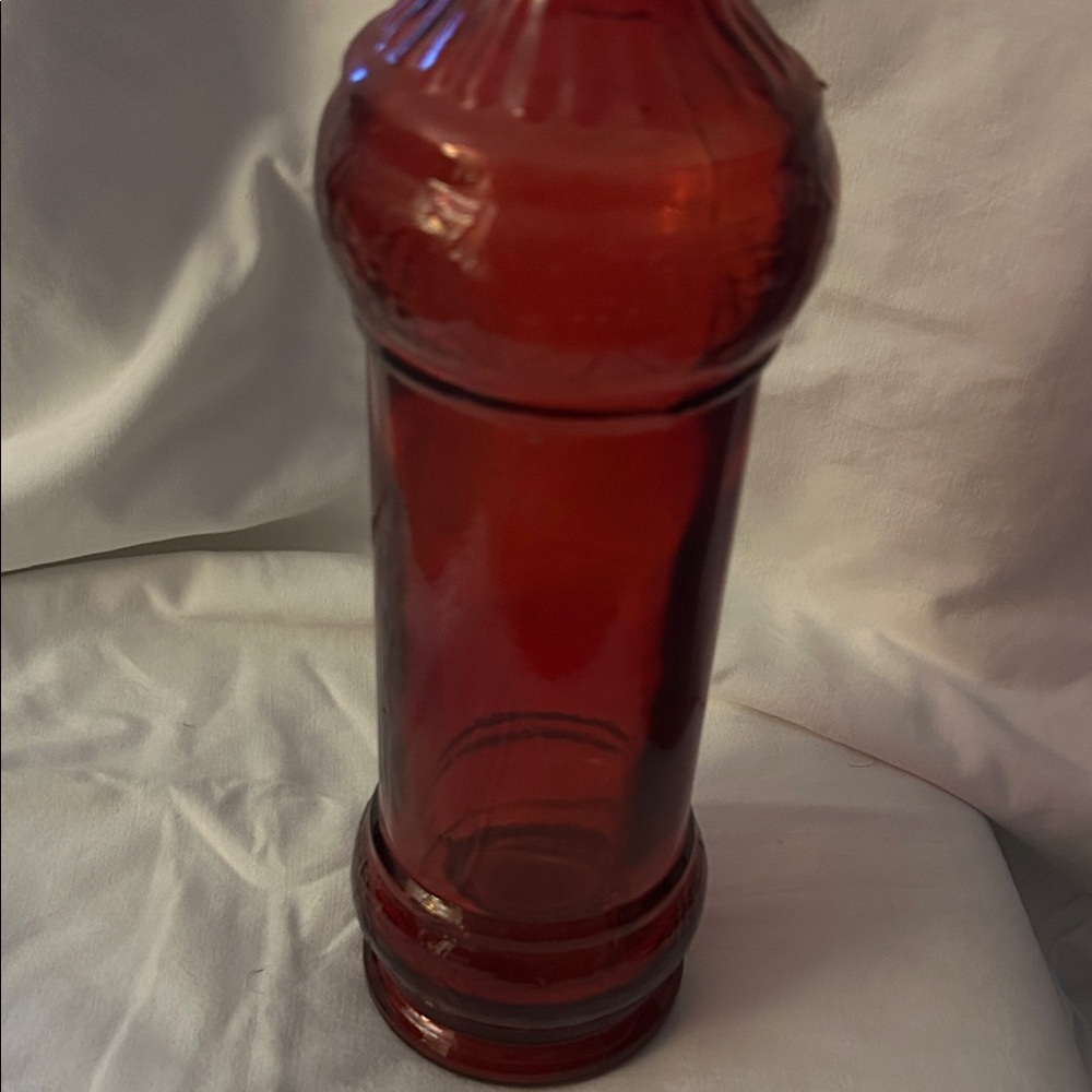 Elegant Red Glass Bottle - Picture 3 of 4